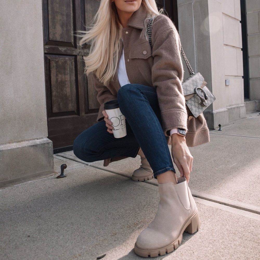 Dolce Vita Chelsea Boots Beige Taupe Ankle Booties Minimalist Chic Size 7.5